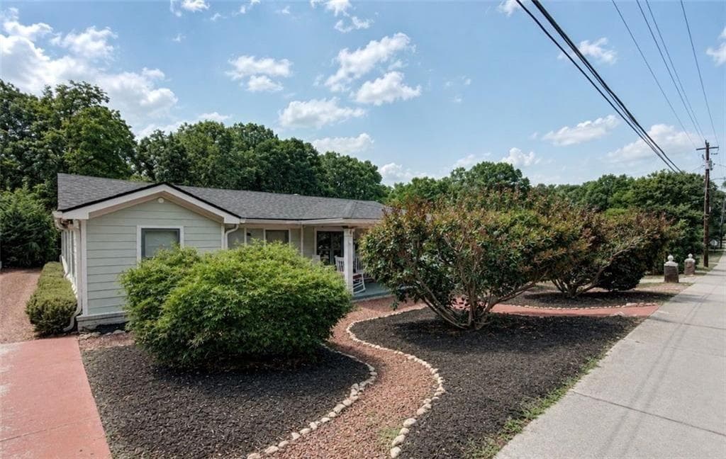 3 bedroom, 2 bathroom, 3,375 sq ft single family residence for sale at 200 Church Street, Fayetteville, GA 30214 — photo 5