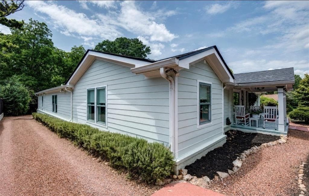 3 bedroom, 2 bathroom, 3,375 sq ft single family residence for sale at 200 Church Street, Fayetteville, GA 30214 — photo 6