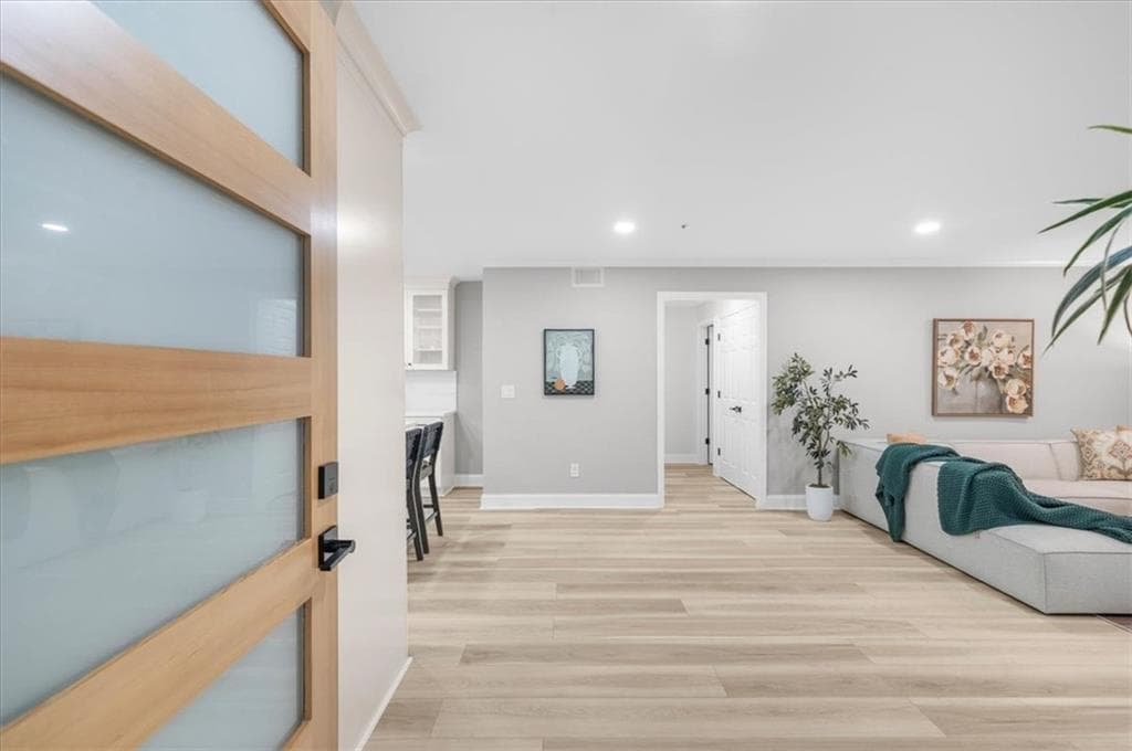 2 bedroom, 2 bathroom, 1,222 sq ft condominium for sale at 5061 Avalon Drive, Alpharetta, GA 30005 — photo 2