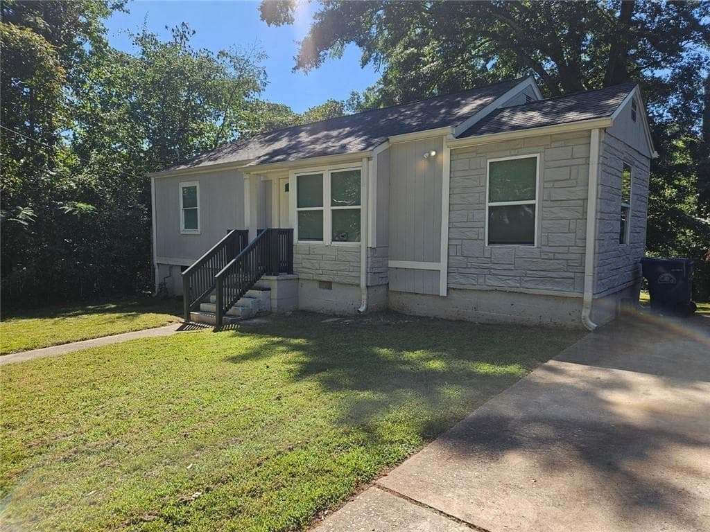 2 bedroom, 1 bathroom, 1,013 sq ft single family residence for sale at 1167 Mayland Circle, Atlanta, GA 30310