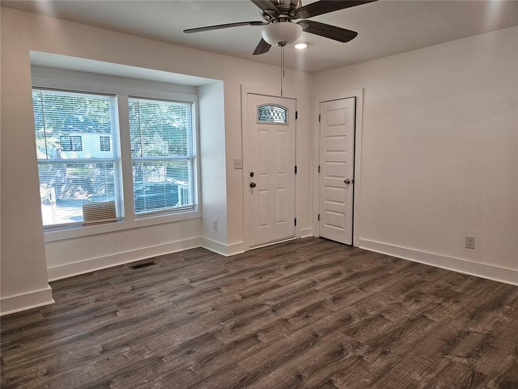 2 bedroom, 1 bathroom, 1,013 sq ft single family residence for sale at 1167 Mayland Circle, Atlanta, GA 30310 — photo 3