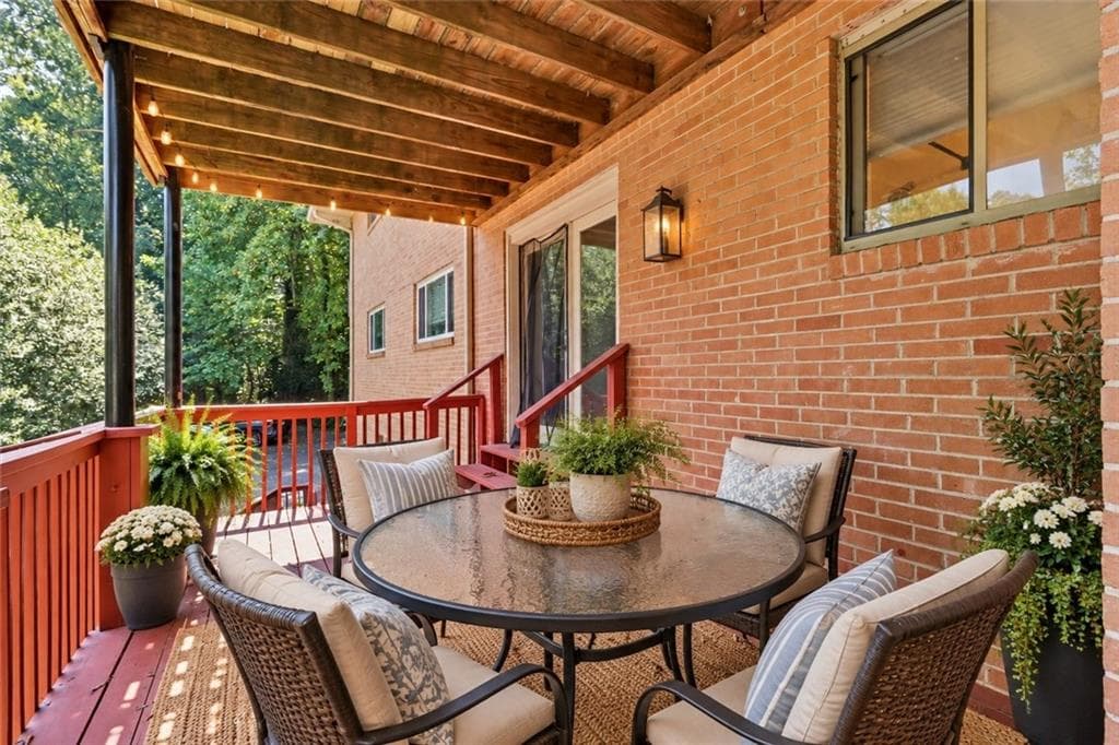 2 bedroom, 1 bathroom, 1,020 sq ft condominium for sale at 1466 E Rock Springs Road, Atlanta, GA 30306 — photo 2