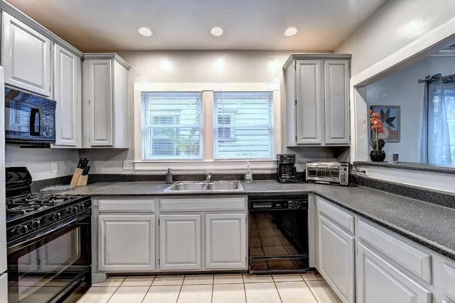 4 bedroom, 4 bathroom, 2,498 sq ft single family residence for sale at 1179 Francis Street, Atlanta, GA 30318 — photo 9