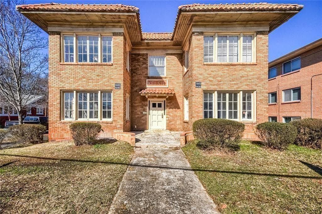 2 bedroom, 1 bathroom, 944 sq ft quadruplex for rent at 1445 Lucile Avenue Unit #2, Atlanta, GA 30310 for $1,400 a month — photo 1 of 31