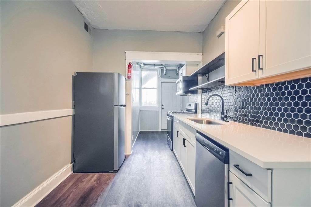 2 bedroom, 1 bathroom, 944 sq ft quadruplex for rent at 1445 Lucile Avenue Unit #2, Atlanta, GA 30310 for $1,400 a month — photo 6