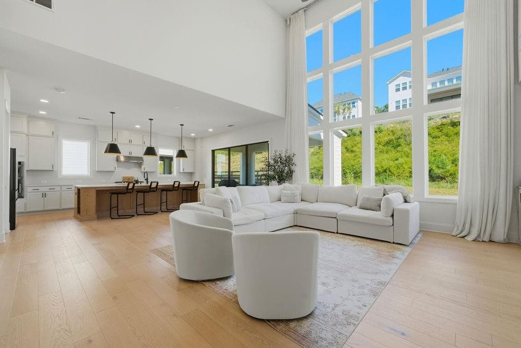 5 bedroom, 6 bathroom, 3,591 sq ft single family residence for sale at 878 Keystone Drive, Woodstock, GA 30188 — photo 2