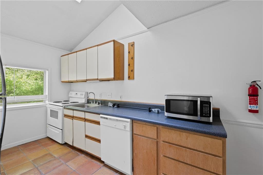 1 bedroom, 1 bathroom, 900 sq ft triplex for rent at 742 Charles Allen Drive 2, Atlanta, GA 30308 for $1,500 a month — photo 5
