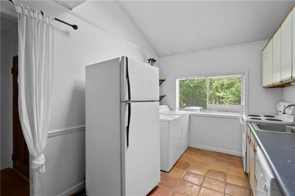 1 bedroom, 1 bathroom, 900 sq ft triplex for rent at 742 Charles Allen Drive 2, Atlanta, GA 30308 for $1,500 a month — photo 6