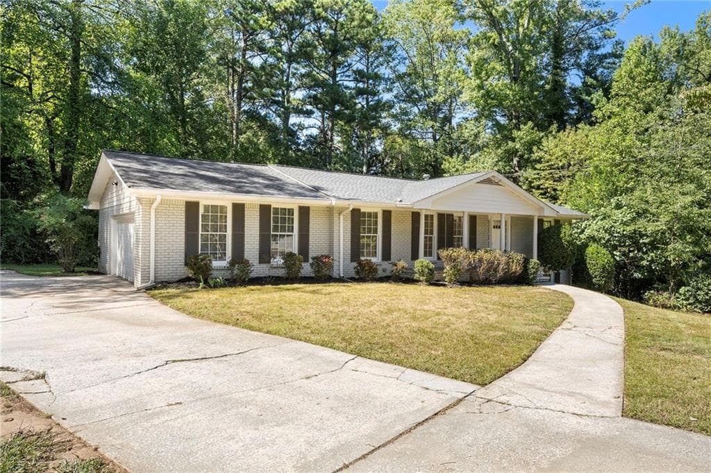 4 bedroom, 3 bathroom, 3,168 sq ft single family residence for sale at 3434 Palace Court, Tucker, GA 30084 — photo 4