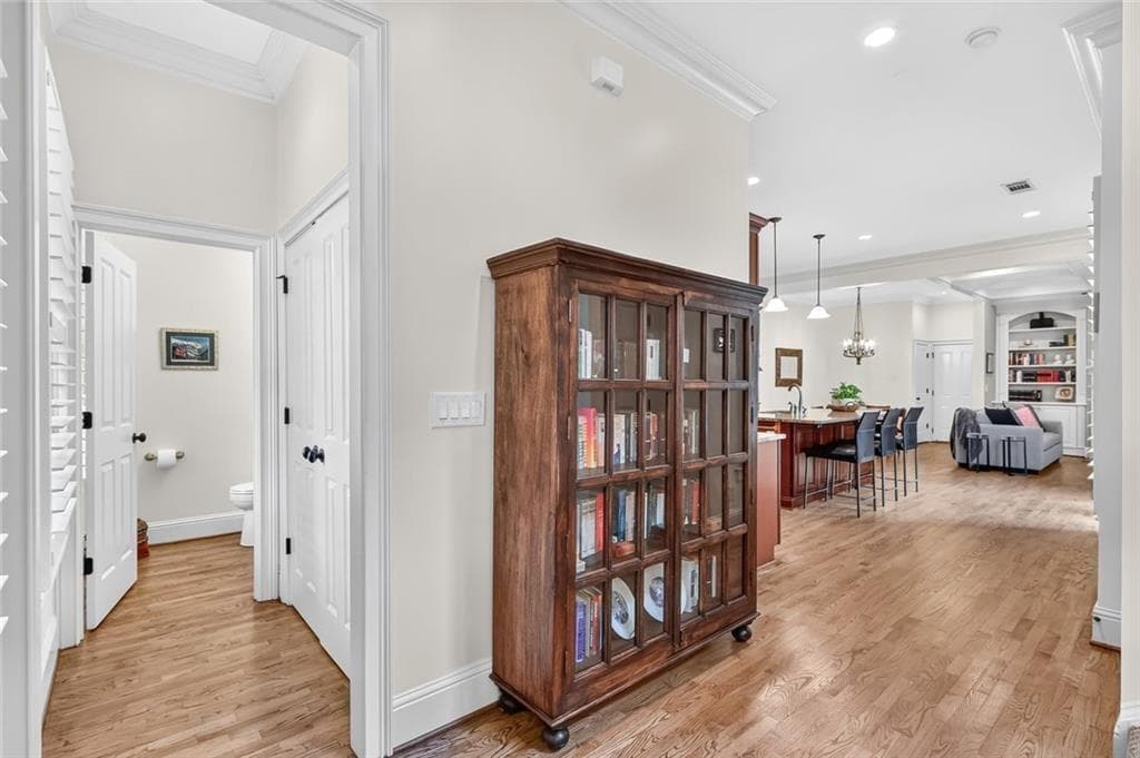 3 bedroom, 4 bathroom, 2,403 sq ft single family residence under contract at 2058 Heathermere Way, Roswell, GA 30075 — photo 5