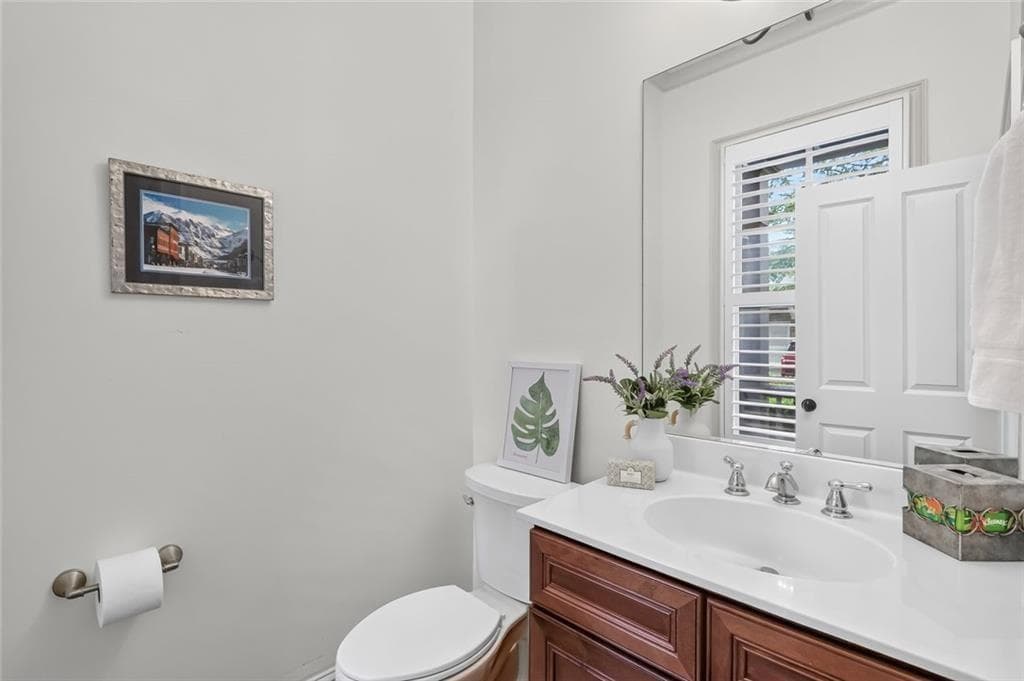 3 bedroom, 4 bathroom, 2,403 sq ft single family residence under contract at 2058 Heathermere Way, Roswell, GA 30075 — photo 6