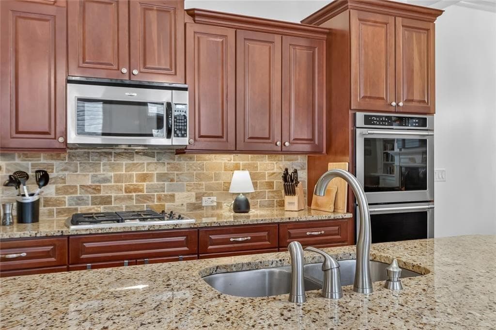 3 bedroom, 4 bathroom, 2,403 sq ft single family residence under contract at 2058 Heathermere Way, Roswell, GA 30075 — photo 10