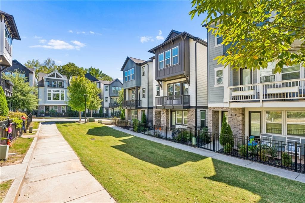 4 bedroom, 4 bathroom, 2,741 sq ft single family residence for sale at 539 Hargrove Lane, Decatur, GA 30030 — photo 3