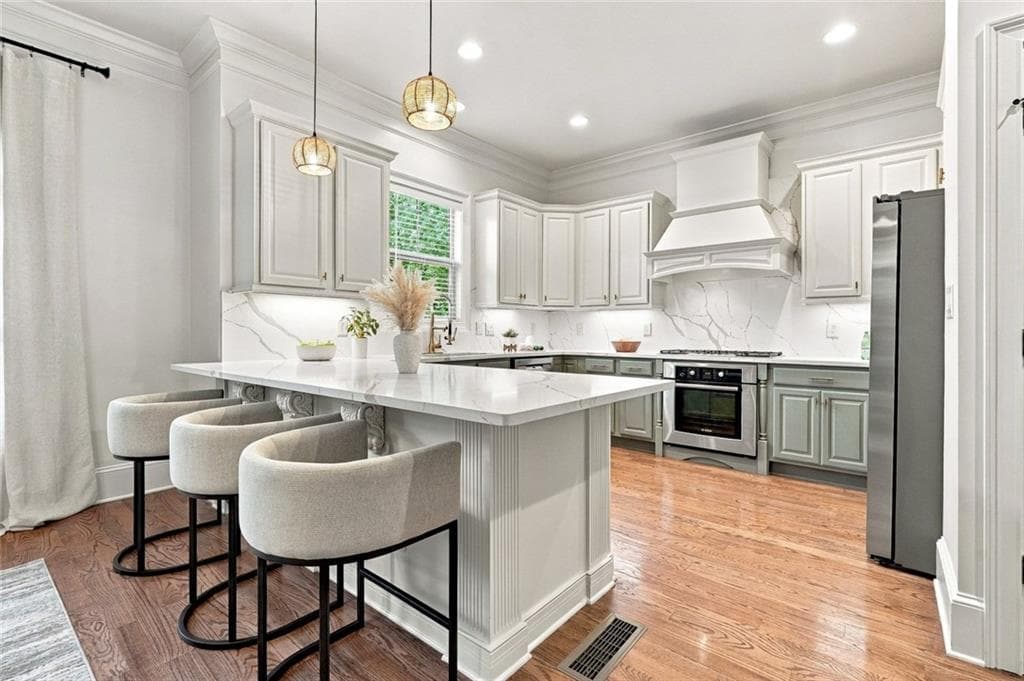 3 bedroom, 4 bathroom, 2,402 sq ft townhouse for sale at 934 Delaronde Court, Sandy Springs, GA 30328 — photo 2