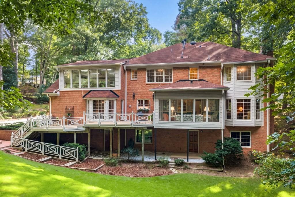 4 bedroom, 4 bathroom, 3,768 sq ft single family residence for sale at 200 Wedgeway, Sandy Springs, GA 30350 — photo 3