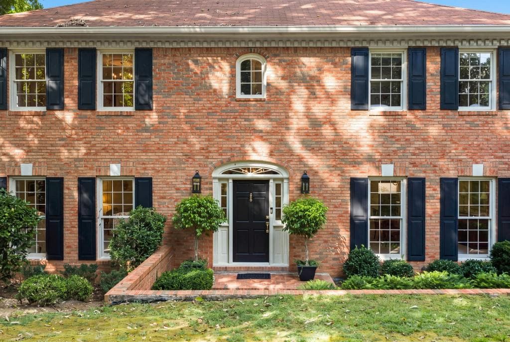 4 bedroom, 4 bathroom, 3,768 sq ft single family residence for sale at 200 Wedgeway, Sandy Springs, GA 30350 — photo 5