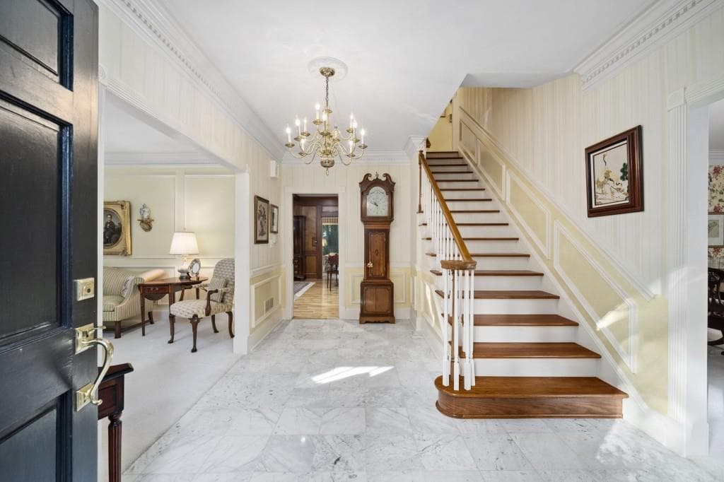 4 bedroom, 4 bathroom, 3,768 sq ft single family residence for sale at 200 Wedgeway, Sandy Springs, GA 30350 — photo 6