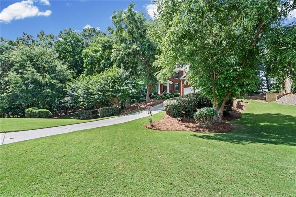 5 bedroom, 4 bathroom, 2,675 sq ft single family residence for sale at 4250 Meadow View Court, Cumming, GA 30041 — photo 3