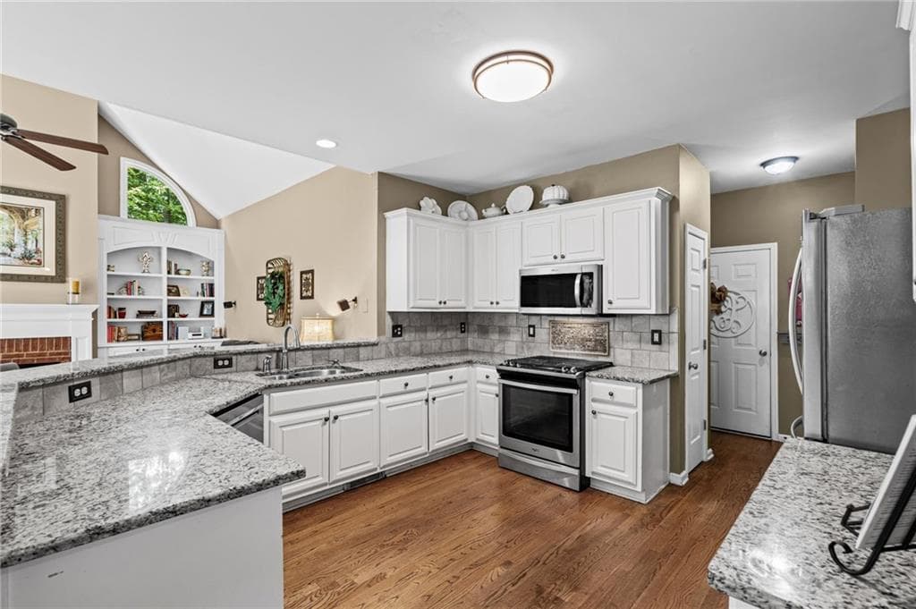 5 bedroom, 4 bathroom, 2,675 sq ft single family residence for sale at 4250 Meadow View Court, Cumming, GA 30041 — photo 10