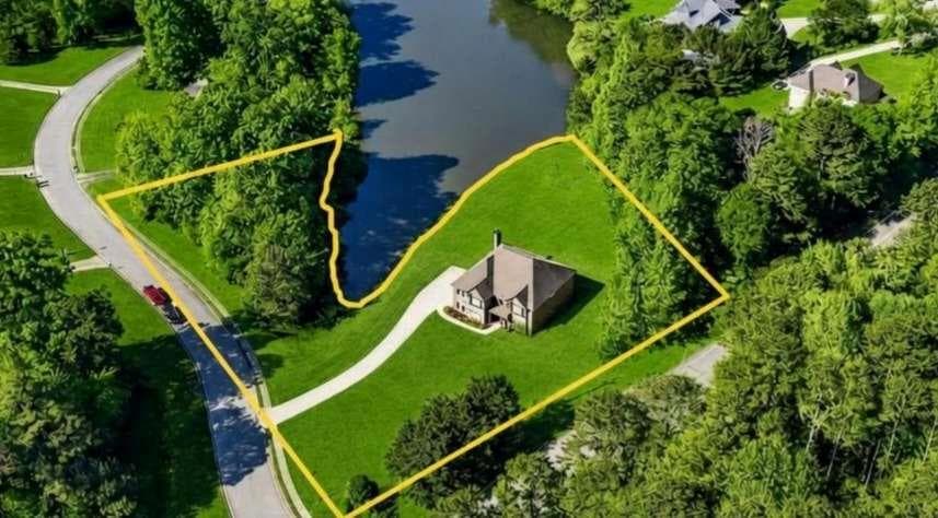 5 bedroom, 4 bathroom, 4,054 sq ft single family residence for sale at 3 Westwood Lake Drive, Newnan, GA 30263 — photo 5