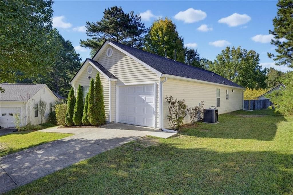 3 bedroom, 2 bathroom, 1,116 sq ft single family residence for sale at 1483 Waterton Trail, Douglasville, GA 30134 — photo 2