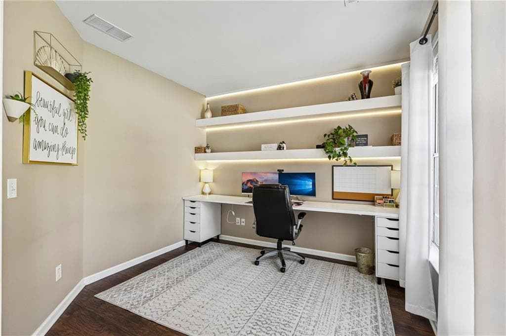 4 bedroom, 3 bathroom, 2,513 sq ft single family residence for sale at 5052 Raventhorpe Court, Suwanee, GA 30024 — photo 3