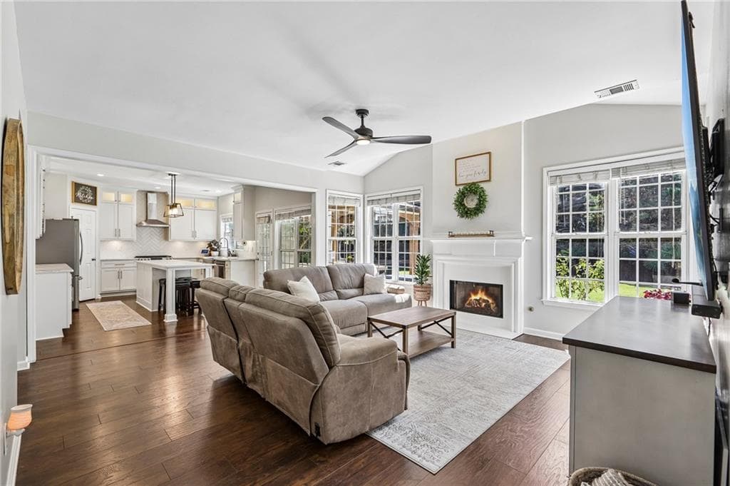 4 bedroom, 3 bathroom, 2,513 sq ft single family residence for sale at 5052 Raventhorpe Court, Suwanee, GA 30024 — photo 5