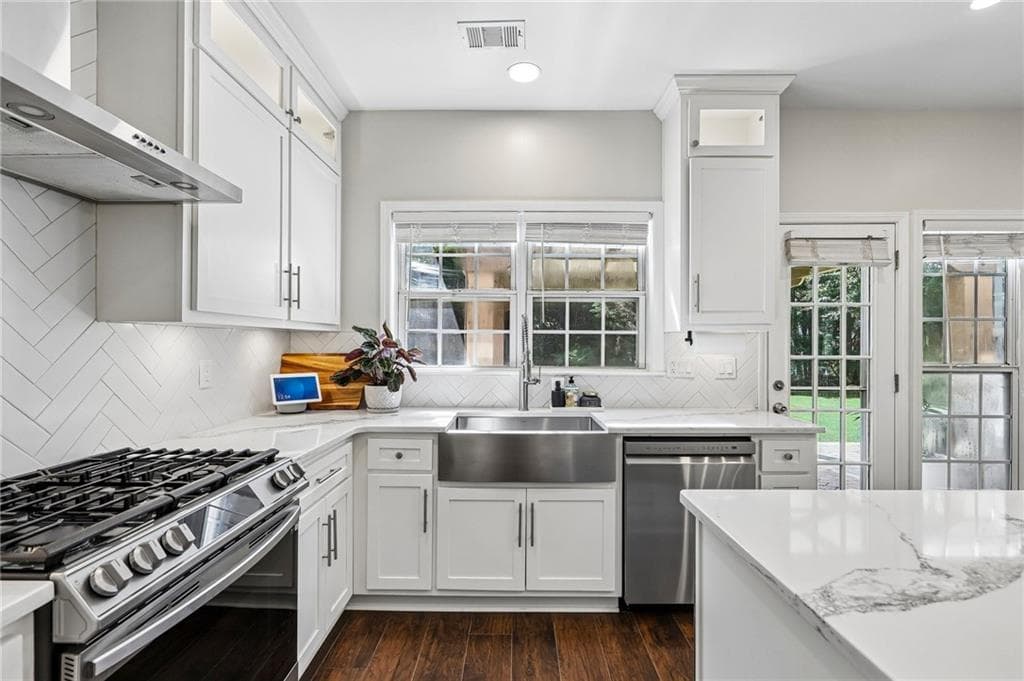 4 bedroom, 3 bathroom, 2,513 sq ft single family residence for sale at 5052 Raventhorpe Court, Suwanee, GA 30024 — photo 9