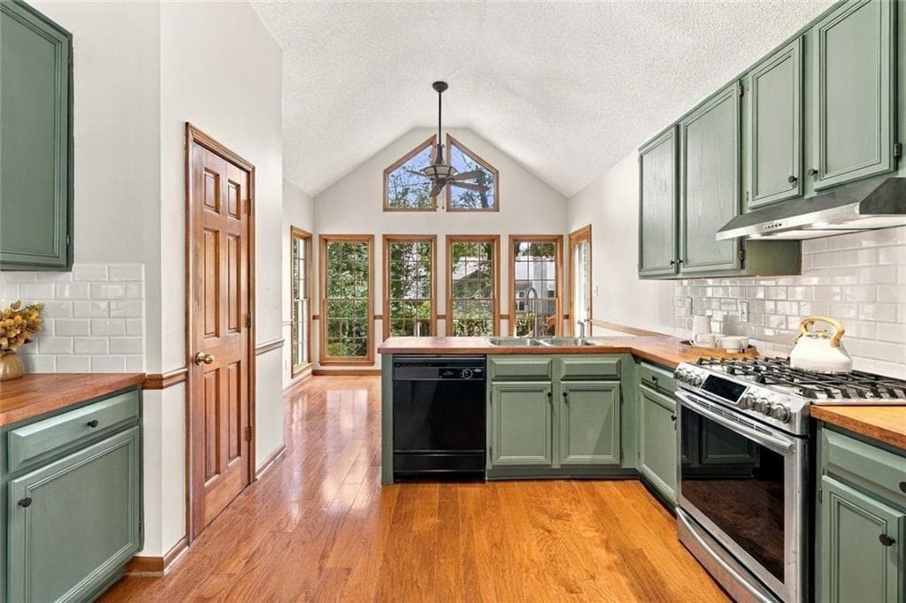 4 bedroom, 3 bathroom, 2,502 sq ft single family residence for sale at 3370 Stone Path Way, Powder Springs, GA 30127 — photo 9