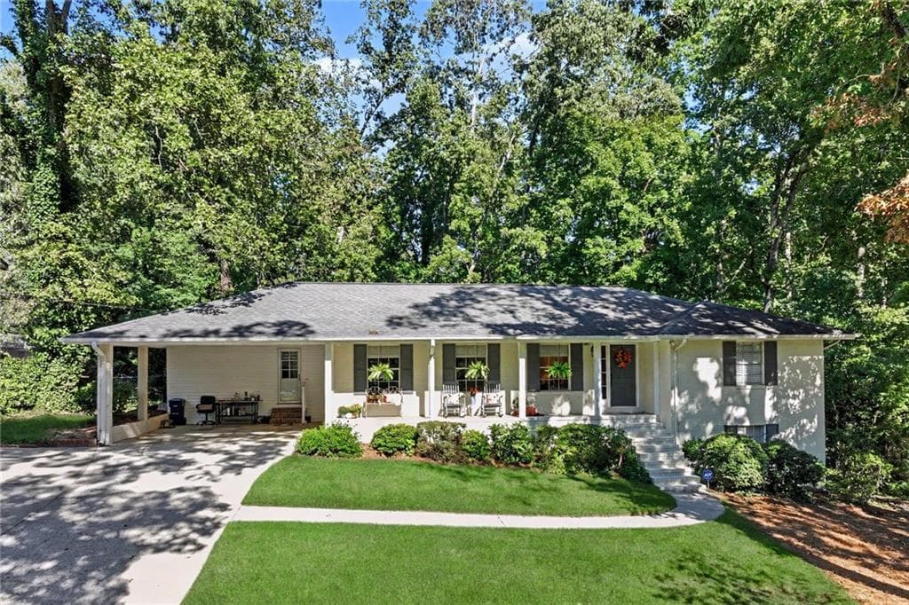 3 bedroom, 2 bathroom, 1,892 sq ft single family residence for sale at 1130 Cumberland Valley Road, Gainesville, GA 30501 — photo 1 of 51