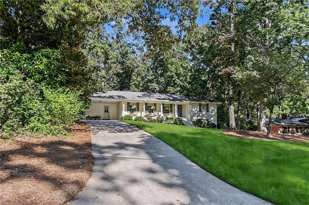 3 bedroom, 2 bathroom, 1,892 sq ft single family residence for sale at 1130 Cumberland Valley Road, Gainesville, GA 30501 — photo 4