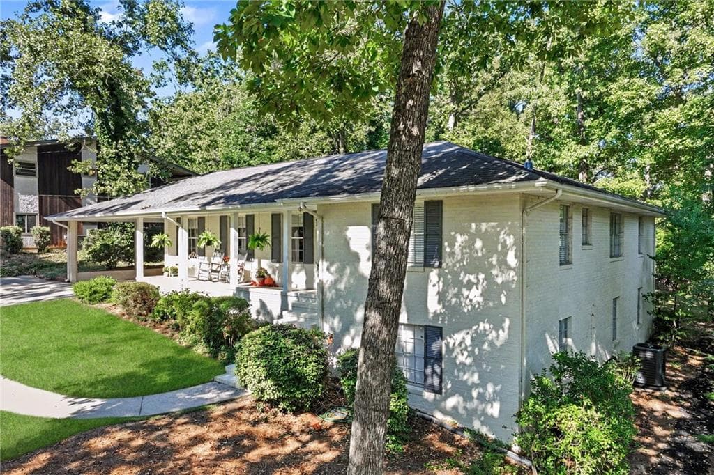 3 bedroom, 2 bathroom, 1,892 sq ft single family residence for sale at 1130 Cumberland Valley Road, Gainesville, GA 30501 — photo 7