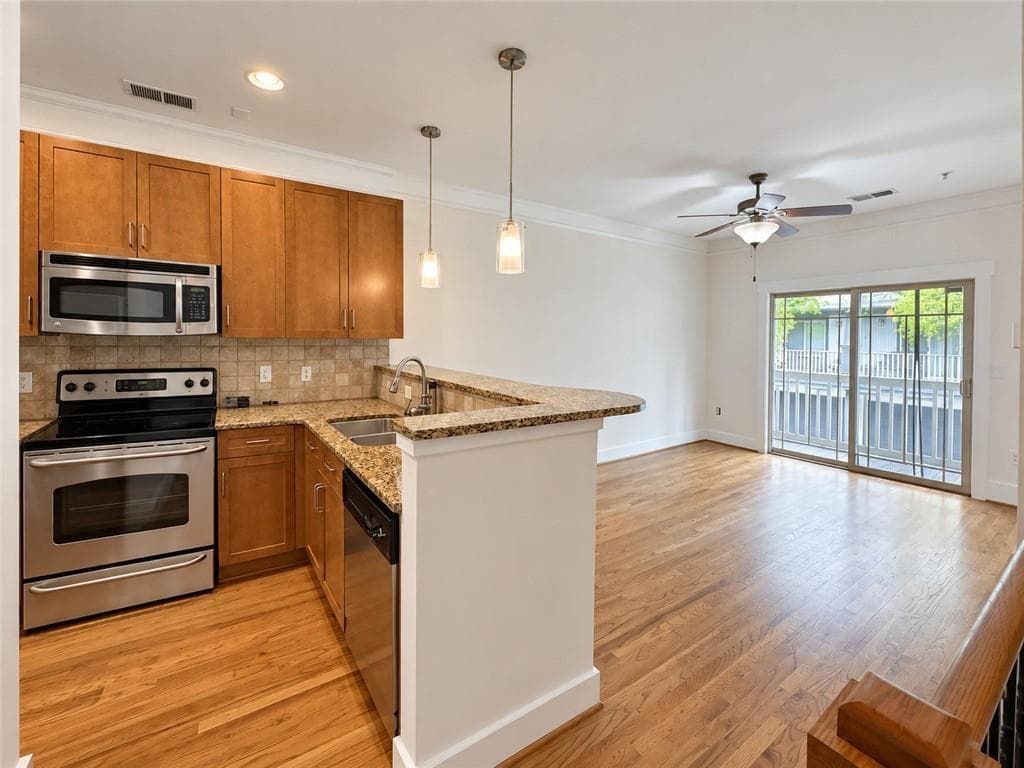 2 bedroom, 3 bathroom, 1,239 sq ft townhouse for sale at 216 Semel Drive 360, Atlanta, GA 30309 — photo 5