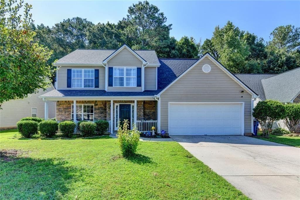 4 bedroom, 3 bathroom, 2,246 sq ft single family residence for sale at 290 Lake Valley Drive, Loganville, GA 30052 — photo 2