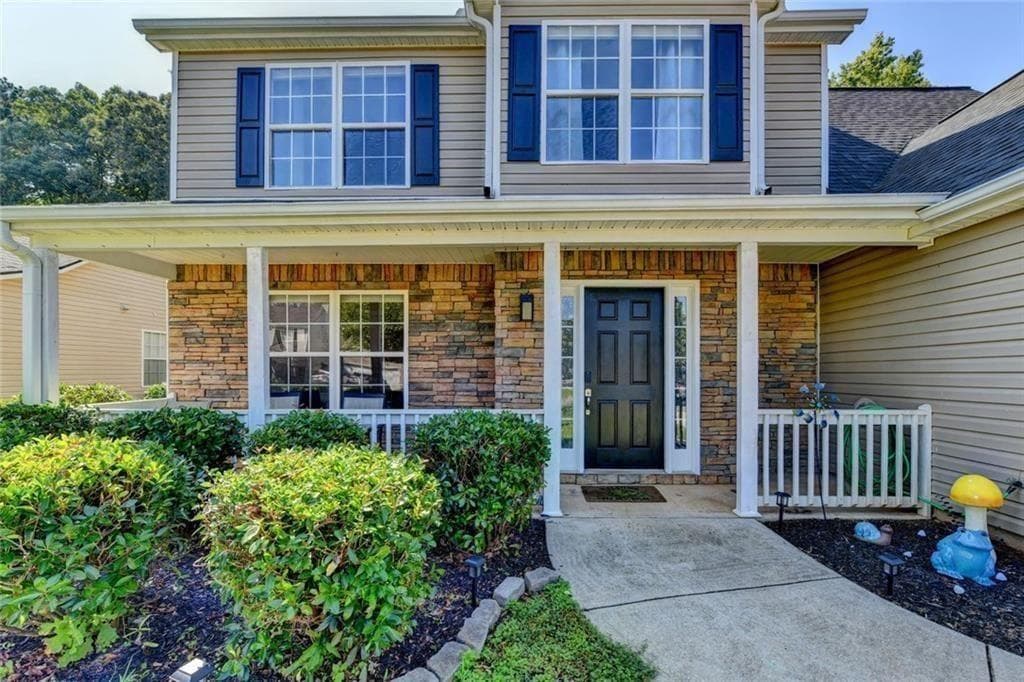 4 bedroom, 3 bathroom, 2,246 sq ft single family residence for sale at 290 Lake Valley Drive, Loganville, GA 30052 — photo 4