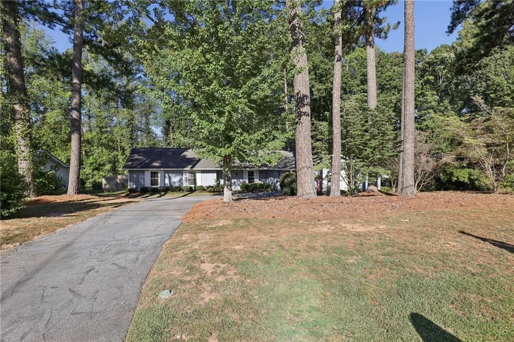 3 bedroom, 3 bathroom, 2,104 sq ft single family residence for sale at 2862 Dunnington Circle, Atlanta, GA 30341 — photo 4
