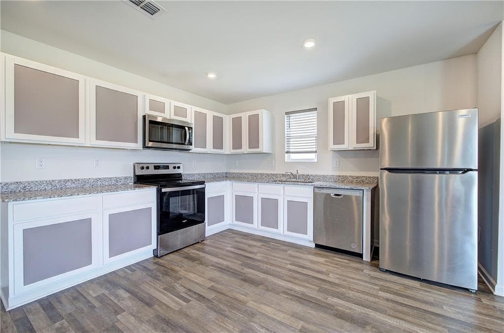 3 bedroom, 3 bathroom, 1,620 sq ft single family residence for sale at 128 Oxford Lane, Kingston, GA 30145 — photo 4