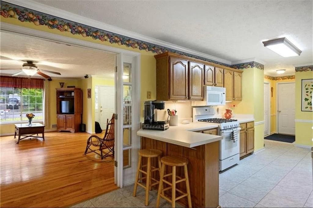 3 bedroom, 3 bathroom, 2,024 sq ft single family residence for sale at 2724 Amber Springs Way, Buford, GA 30519 — photo 4