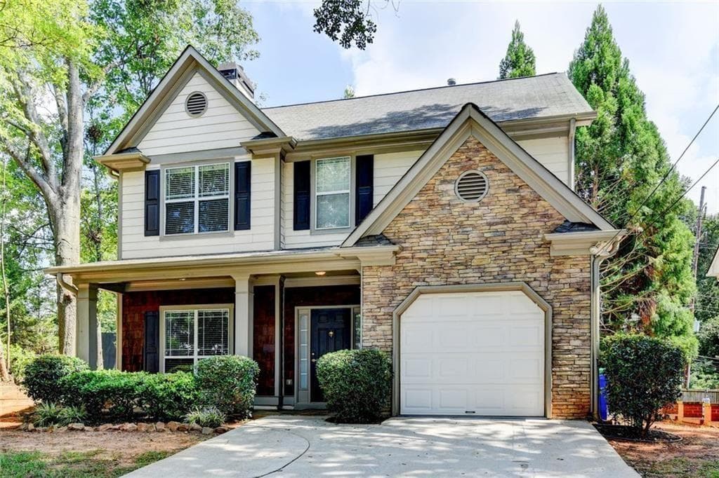 4 bedroom, 3 bathroom, 1,918 sq ft single family residence for sale at 1131 3rd Street, Stone Mountain, GA 30083 — photo 3