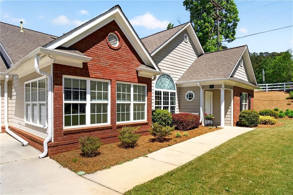 3 bedroom, 2 bathroom, 1,776 sq ft condominium under contract at 226 Hames Road 140, Woodstock, GA 30188 — photo 2