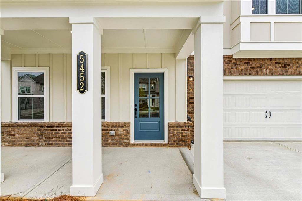 5 bedroom, 4 bathroom, 2,843 sq ft single family residence for sale at 5452 Hargrove Way, Flowery Branch, GA 30542 — photo 2