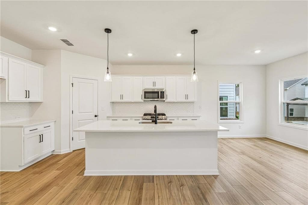 5 bedroom, 4 bathroom, 2,843 sq ft single family residence for sale at 5452 Hargrove Way, Flowery Branch, GA 30542 — photo 8
