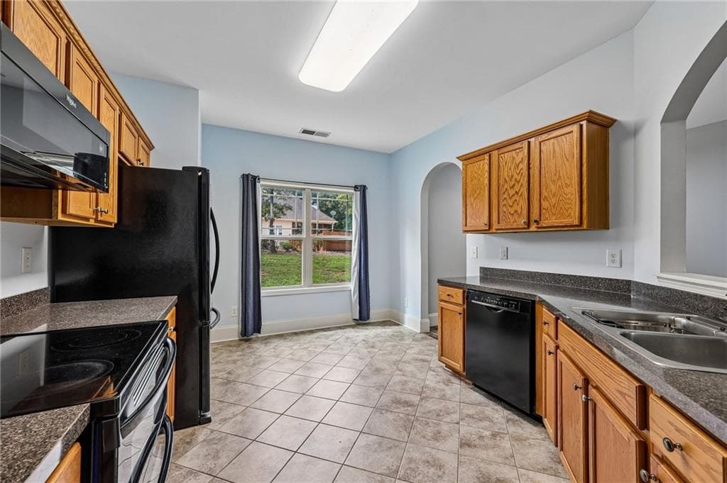 4 bedroom, 2 bathroom, 1,868 sq ft single family residence for sale at 3437 Phoenix Cove Drive, Gainesville, GA 30506 — photo 8