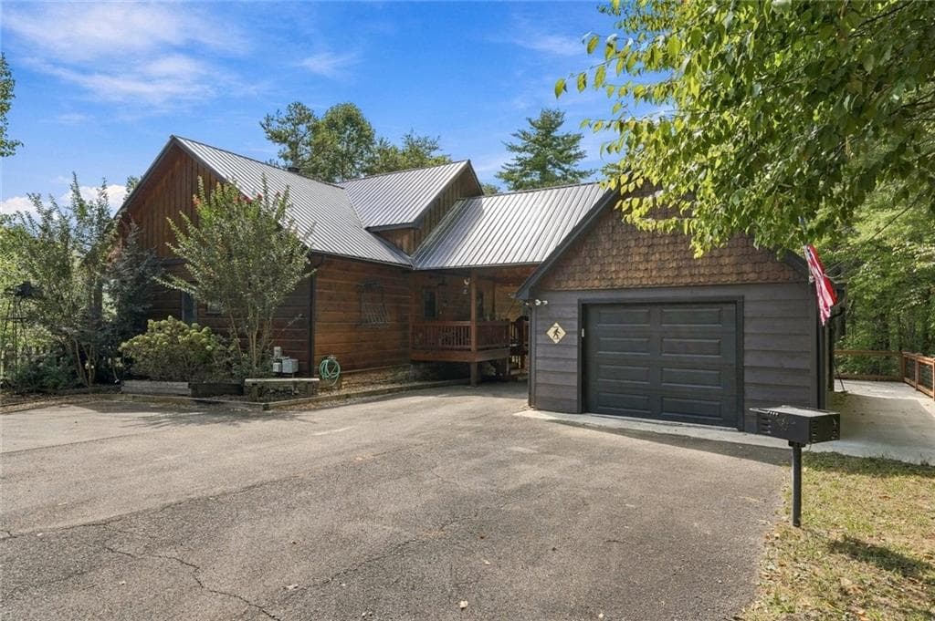 3 bedroom, 3 bathroom, 2,688 sq ft single family residence for sale at 2124 Maxwell Road, Blue Ridge, GA 30513