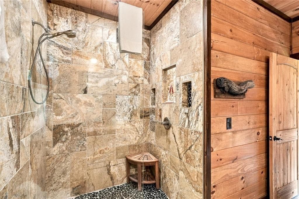 3 bedroom, 3 bathroom, 2,688 sq ft single family residence for sale at 2124 Maxwell Road, Blue Ridge, GA 30513 — photo 4