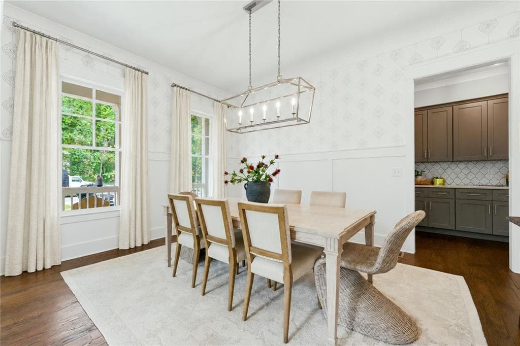 6 bedroom, 5 bathroom, 5,152 sq ft single family residence for sale at 1272 Kingsview Circle, Smyrna, GA 30080 — photo 3