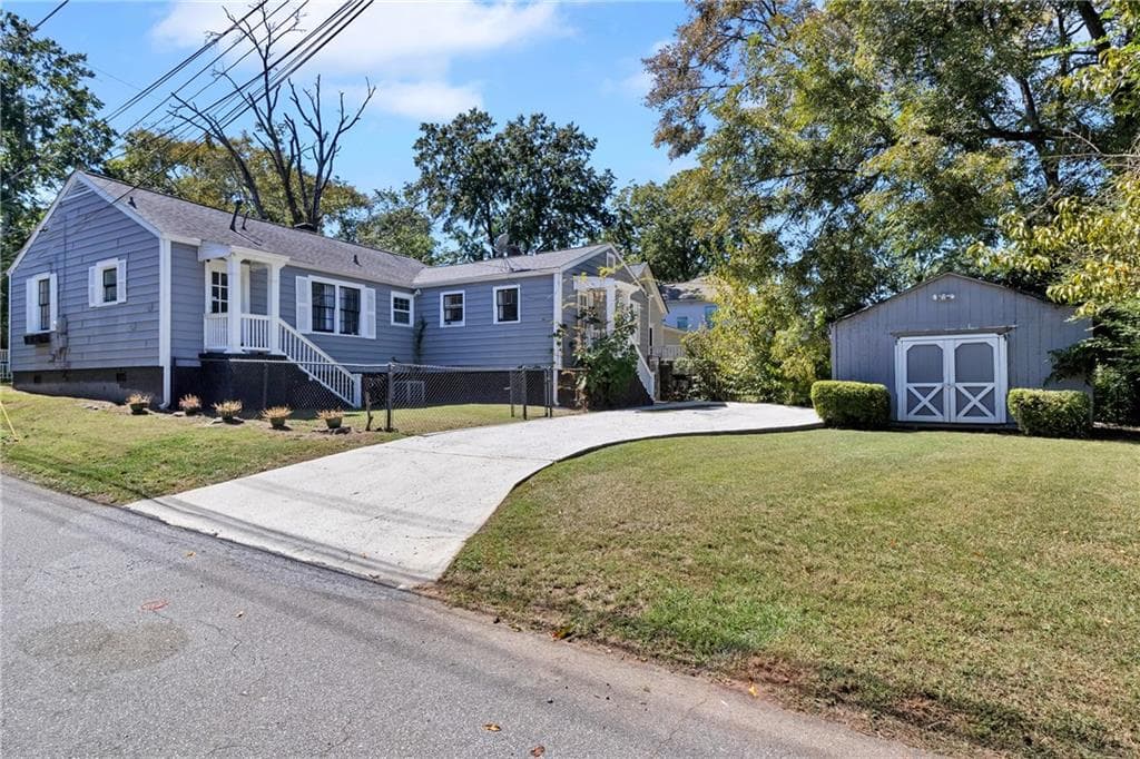 1 bedroom, 1 bathroom duplex for rent at 1279 Eubanks Avenue B, East Point, GA 30344 for $1,500 a month — photo 1 of 27
