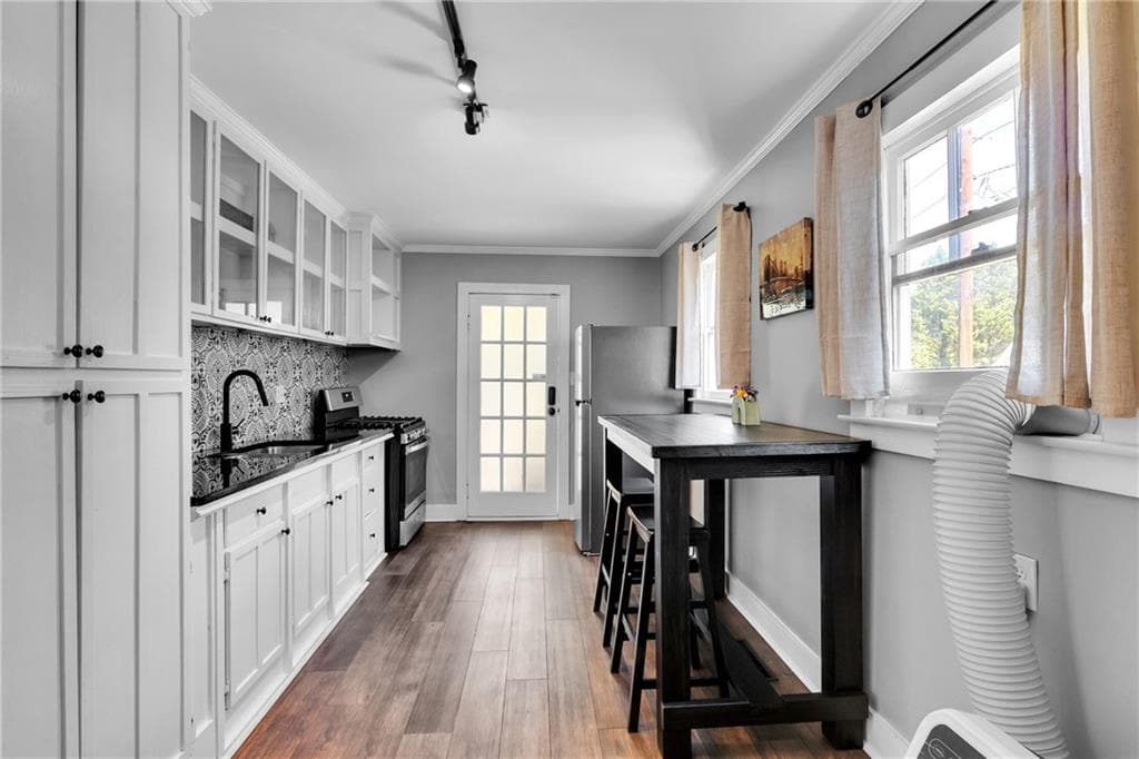 1 bedroom, 1 bathroom duplex for rent at 1279 Eubanks Avenue B, East Point, GA 30344 for $1,500 a month — photo 9