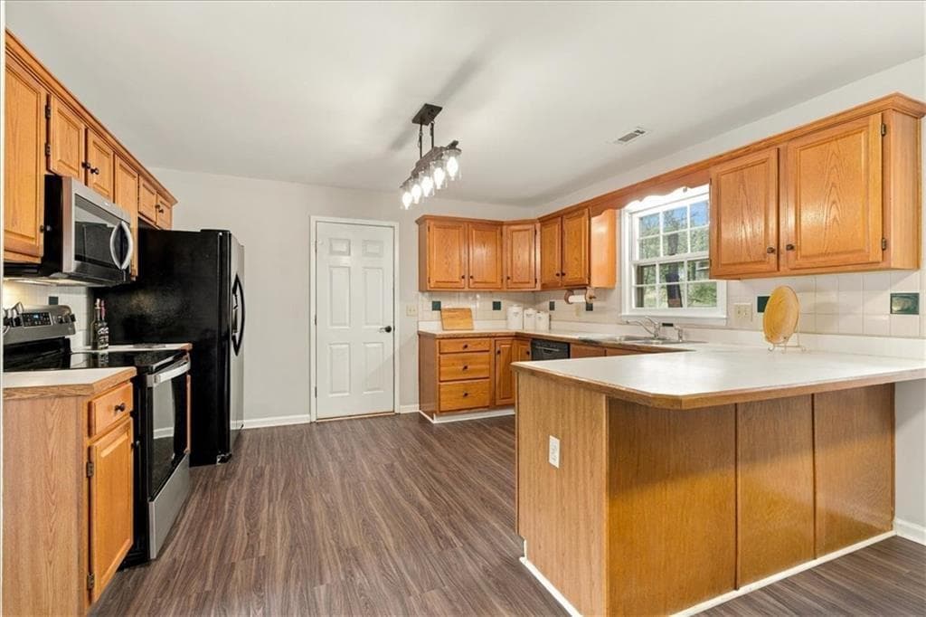 4 bedroom, 3 bathroom, 3,157 sq ft single family residence for sale at 1411 Milford Chase Court, Marietta, GA 30008 — photo 4