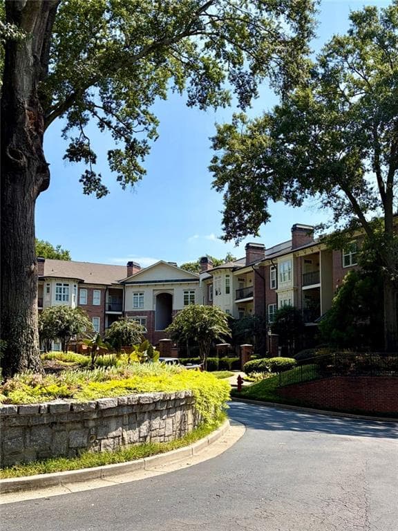 2 bedroom, 2 bathroom, 1,404 sq ft condominium for sale at 828 Highland Lane 2204, Atlanta, GA 30306 — photo 3